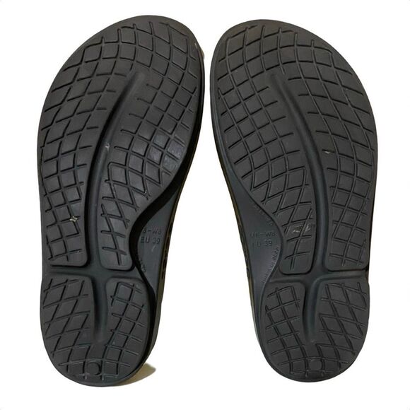 Oofos Women's Ooahh Limited Edition Cheetah Slides - Picture 7 of 8